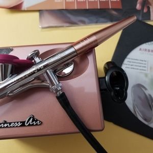 LUMINESS AIR  Air Brush makeup applicator.